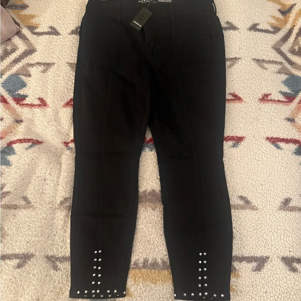 Torrid Black Studded Ankle Pants NWT - Picture 1 of 3